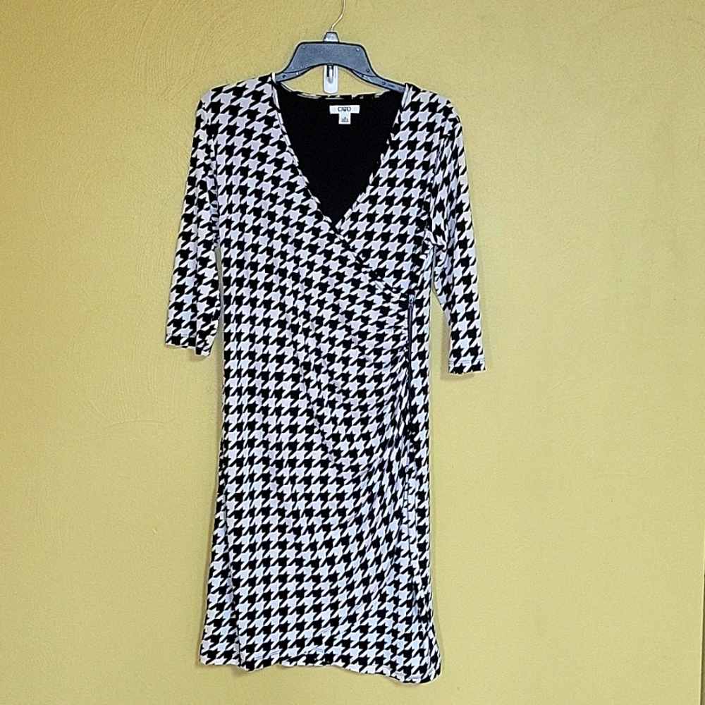 Black and white dress with zipper detail  3/4 in sleeve